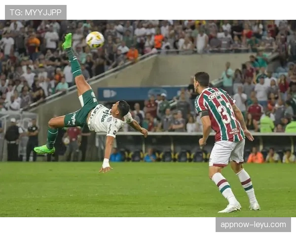 国际足球赛事掀起观赛热潮，各大联赛精彩纷呈引关注