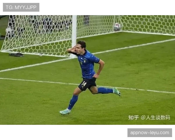 足球明星大秀引爆绿茵场,精彩表现引万众期待 足球明星大秀引爆绿茵场,精彩表现引万众期待