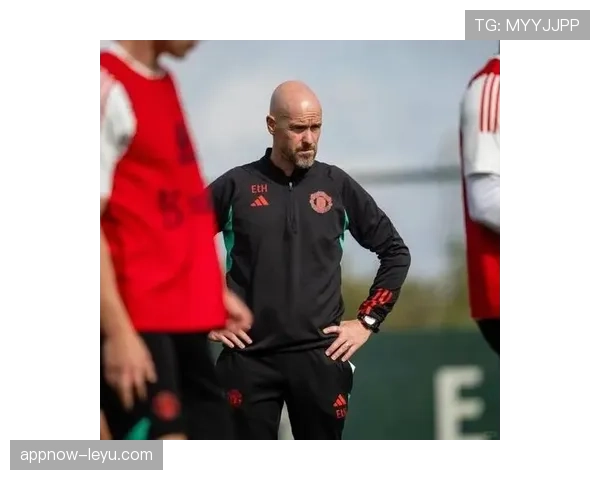 滕哈赫战术困局解析:曼联隐患浮现,未来优化路径何在?