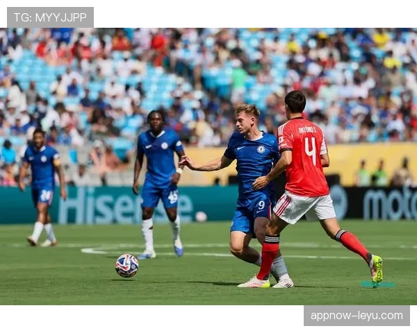 英超新赛季揭幕战上演豪门对决，争冠大戏正式拉开帷幕