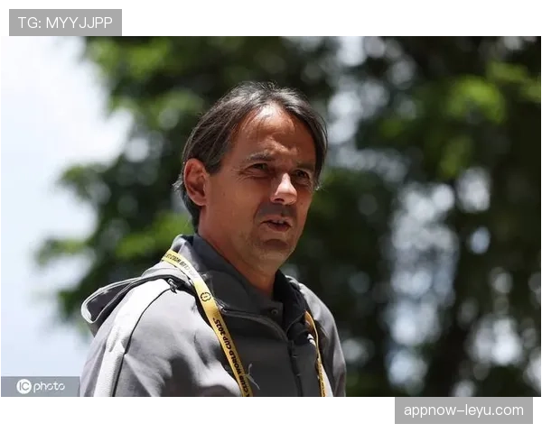 西蒙尼的执教哲学与战术灵活性提升团队精神表现趋势分析