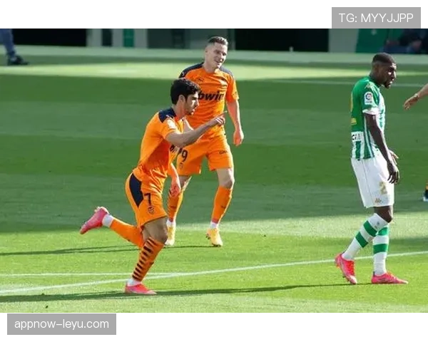 瓦伦西亚保级风险显现,对赛季末段走势形成明显制约 瓦伦西亚保级风险显现,对赛季末段走势形成明显制约