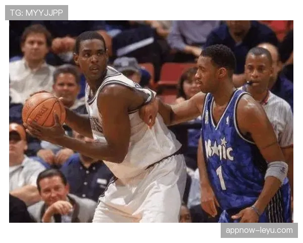 韦伯高效内线背打拉开对位差距 提升球队篮板控制