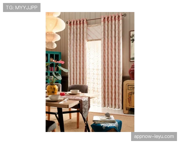 张博恒随手一张日常照，窗帘名牌包加那摆设，我刷着刷着就怀疑人生了