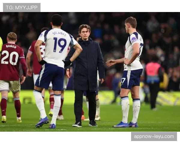 热刺再陷高开低走周期，近期状态波动对竞争格局构成挑战